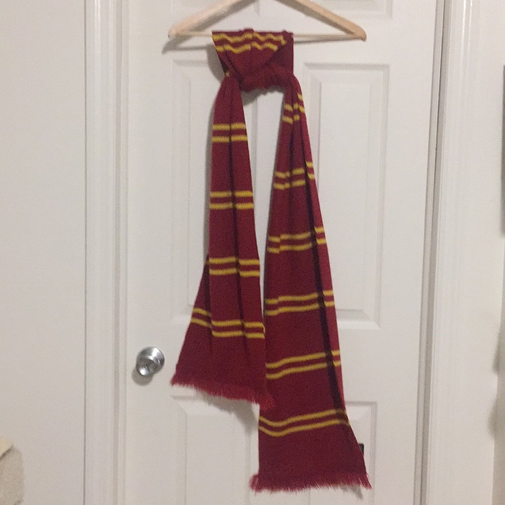 Universal studios Harry Potter Gryffindor Scarf